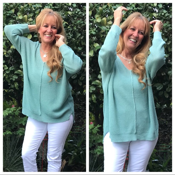 Feels Like Heaven! Seamed Lightweight Sweater - Picture 3 of 8